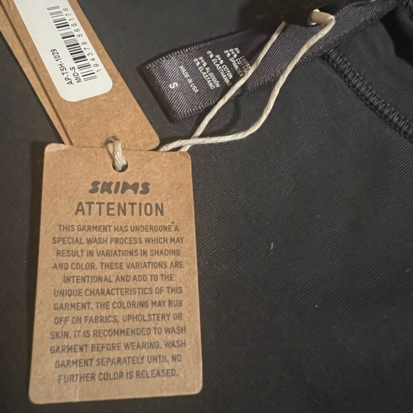 Skims Outdoor T-Shirt - Picture 3 of 3